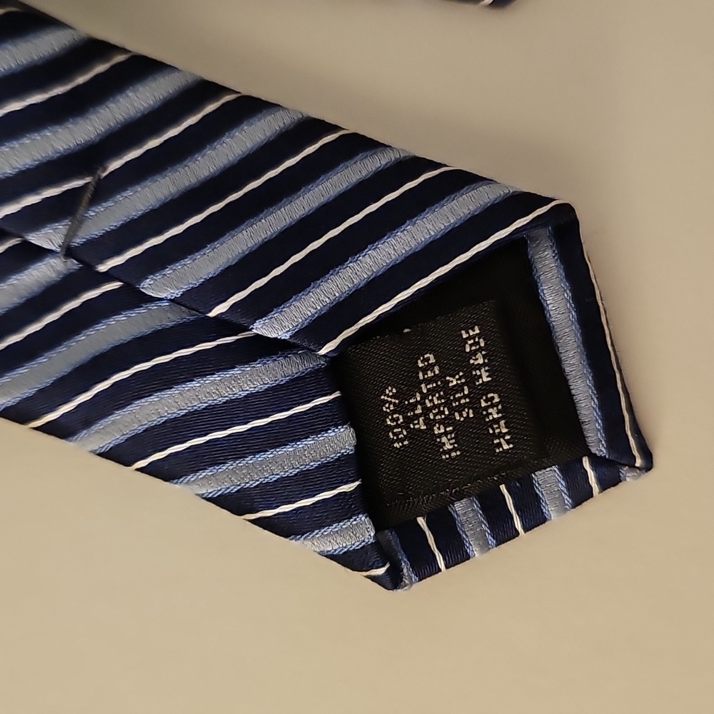 Liz Claiborne Men's 100% Silk Tie - Picture 3 of 6